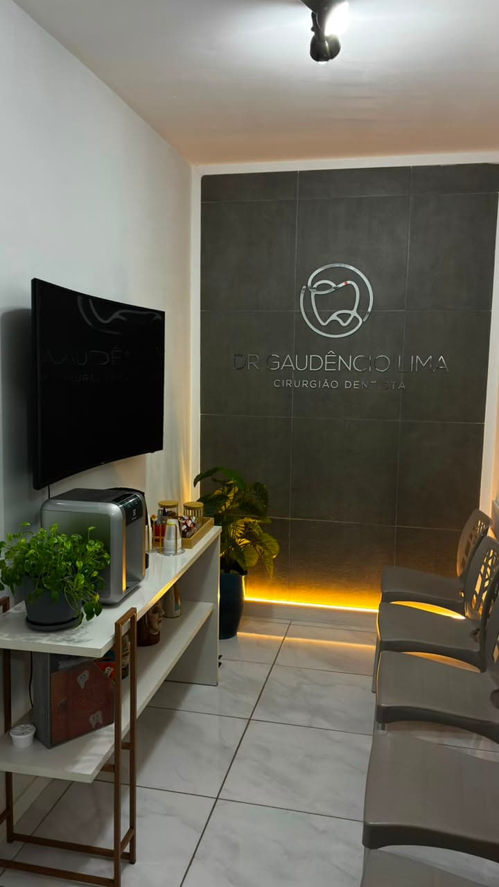 Identidade visual do Dr. Gaudêncio Lima na recepção
